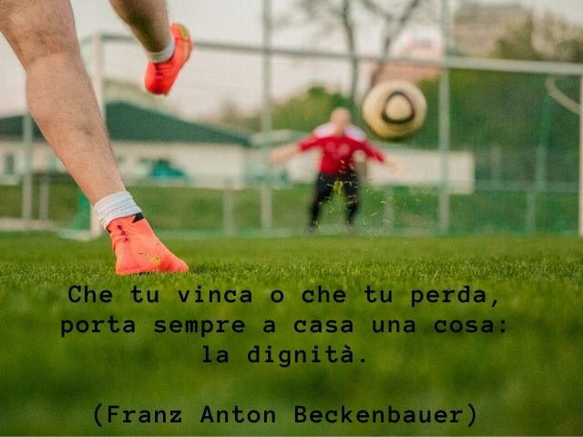 Che tu vinca o che tu perda, porta sempre a casa una cosa: la dignità.(Franz Anton Beckenbauer)