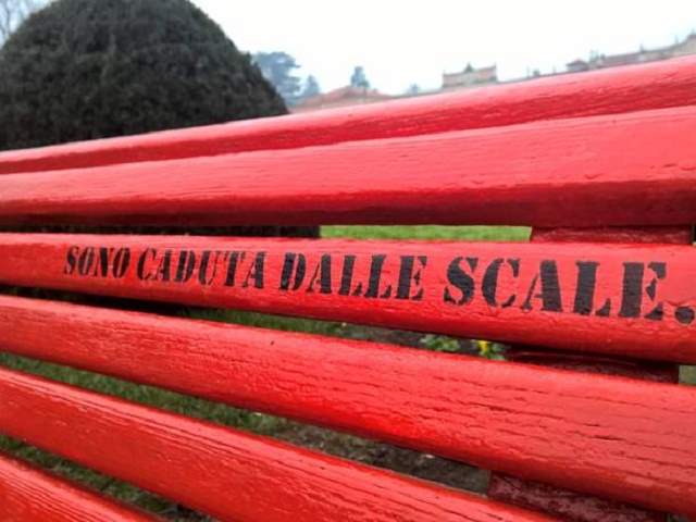 Sono caduta dalle scale.