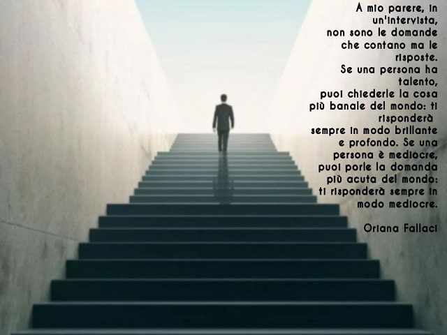 A mio parere, in un'intervista, non sono le domande che contano ma le risposte. Se una persona ha talento, puoi chiederle la cosa più banale del mondo: ti risponderà sempre in modo brillante e profondo. Se una persona è mediocre, puoi porle la domanda più
