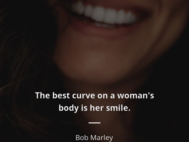 The best curve on a woman's body is her smile. (La curva più bella del corpo di una donna è il suo sorriso.) (Bob Marley)