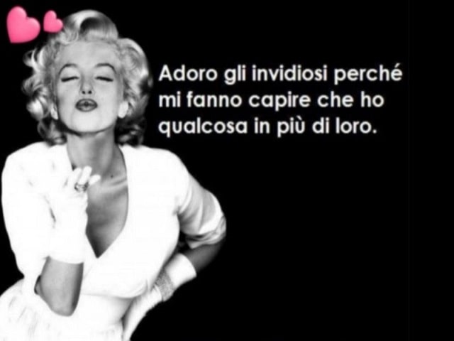 Adoro gli invidiosi perché mi fanno capire che ho qualcosa in più di loro.