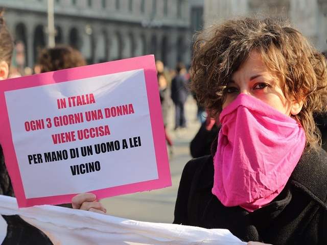 In Italia ogni 3 giorni una donna viene uccisa per mano di un uomo a lei vicino.