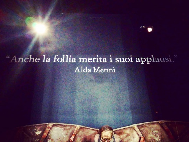 Anche la follia merita i suoi applausi.