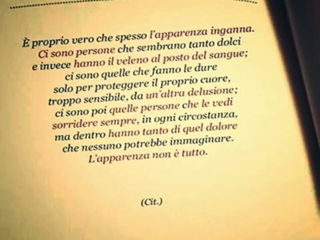È proprio vero che spesso l’apparenza inganna. Ci sono persone che sembrano tanto dolci e invece hanno il veleno al posto del sangue, ci sono quelle che fanno le dure solo per proteggere il proprio cuore, troppo sensibile, da un’altra delusione, ci sono p