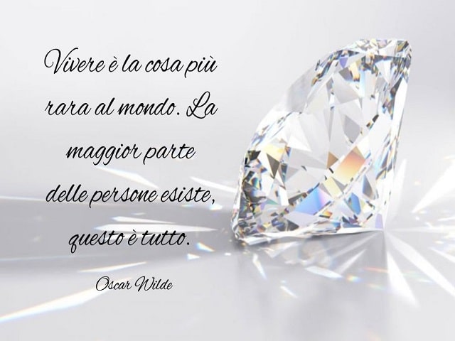 Vivere è la cosa più rara al mondo. La maggior parte delle persone esiste, questo è tutto.(Oscar Wilde)