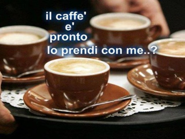 Il caffè è pronto, lo prendi con me?