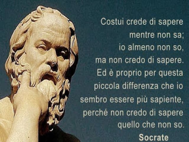 Costui crede di sapere mentre non sa; io almeno non so, ma non credo di sapere. Ed è proprio per questa piccola differenza che io sembro di essere più sapiente, perché non credo di sapere quello che non so. (Socrate)