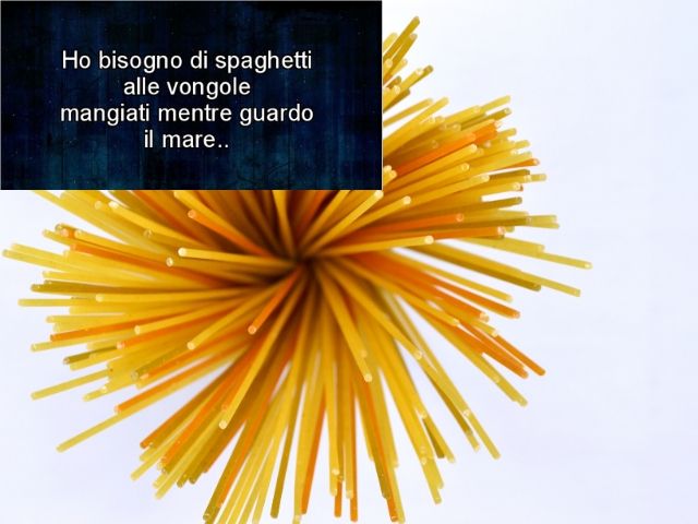 Ho bisogno di spaghetti alle vongole mangiati mentre guardo il mare...