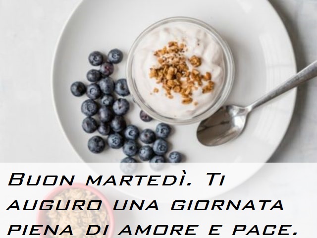 Buon martedì. Ti auguro una giornata piena di amore e pace.