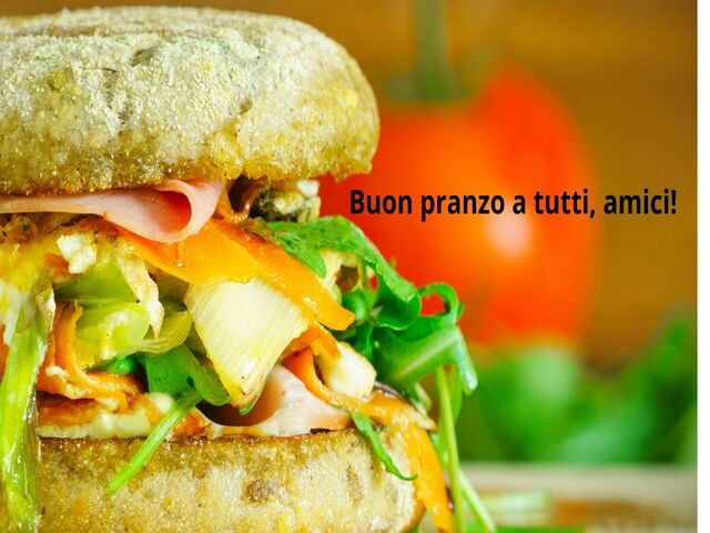Buon pranzo a tutti, amici!
