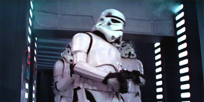 Lo stormtrooper che batte la testa in Episodio IV.Da: il post