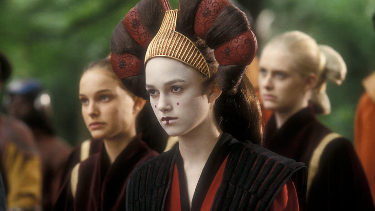 Keira Knightley non ricorda chi ha interpretato in Star Wars - L'ancella Sabé nei panni della regina Amidala.
Da: starwars.com