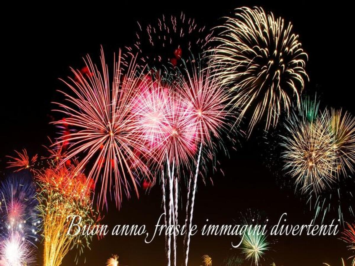 Auguri di buon anno: 100 frasi divertenti e immagini ironiche per iniziare l'anno con il sorriso - 