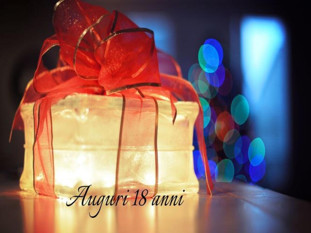 Auguri per i 18 anni: 118 messaggi per un compleanno speciale - 