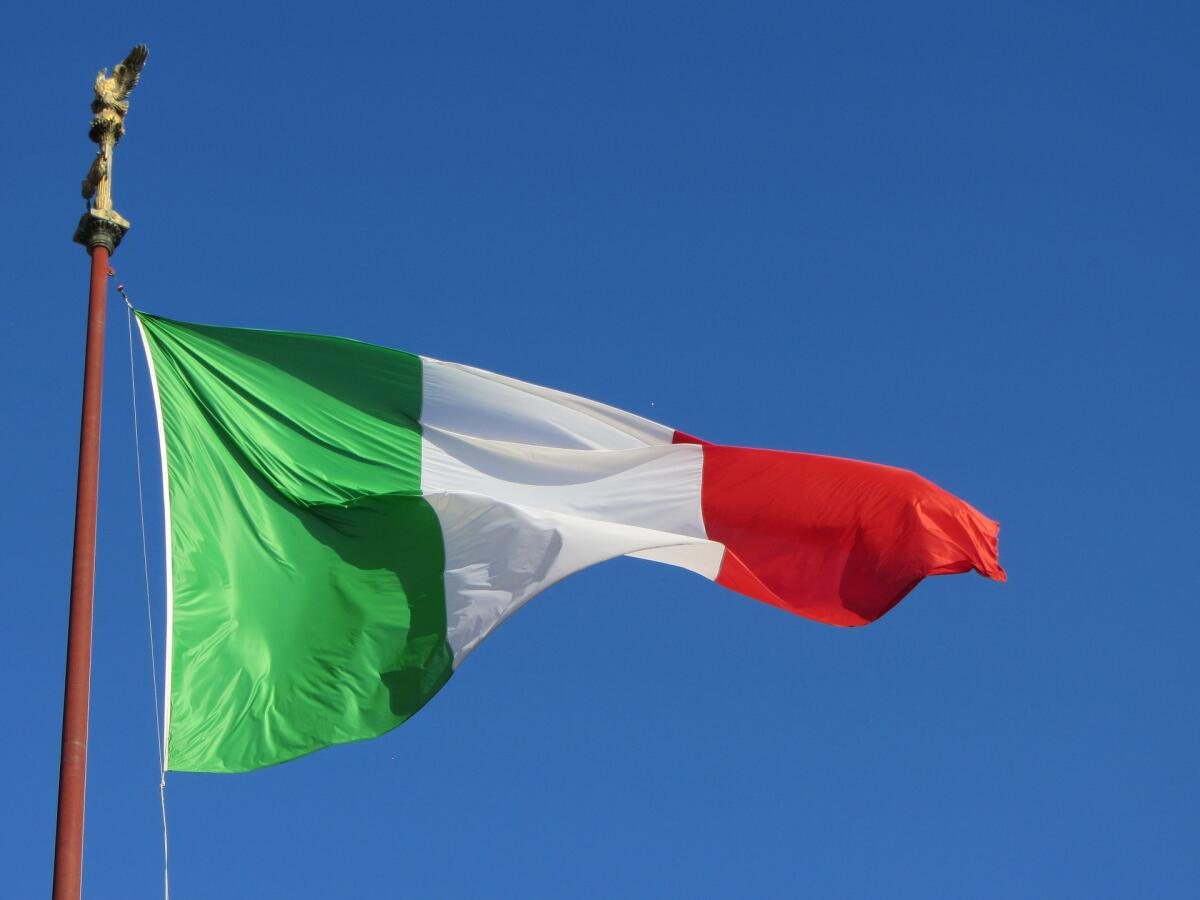 Nazionale Under 21, un calciatore positivo al tampone - Immagine in evidenza: foto di greghristov da Pixabay 