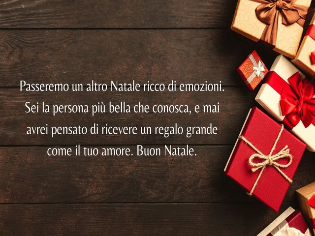 Passeremo un altro Natale ricco di emozioni. Sei la persona più bella che conosca, e mai avrei pensato di ricevere un regalo grande come il tuo amore. Buon Natale.