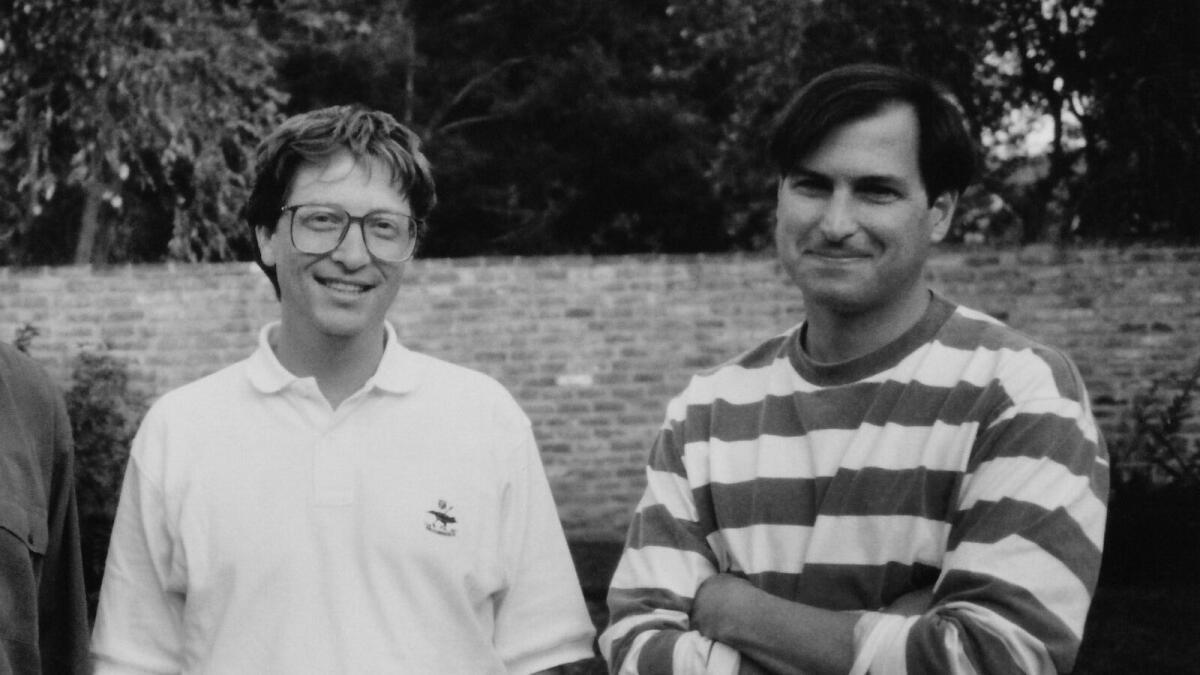 Bill Gates salva Apple: Microsoft e Apple, le società rivali collaborano - 