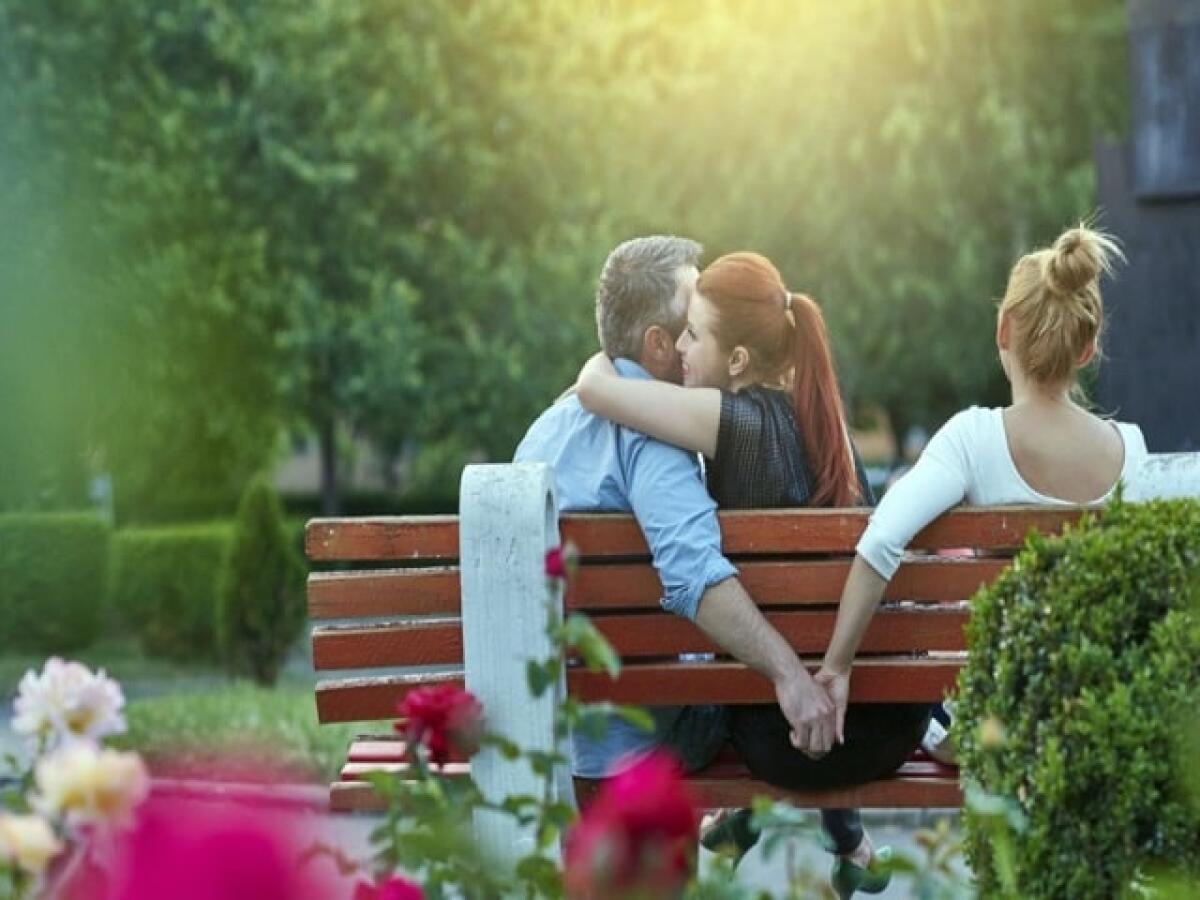 Frasi sul tradimento: 119 aforismi, immagini e video da condividere - 