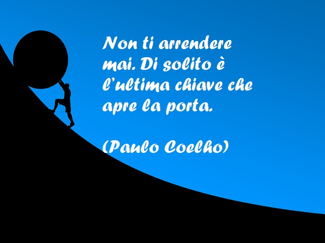 Non ti arrendere mai. Di solito è l'ultima chiave che apre la porta. (Paulo Coelho)