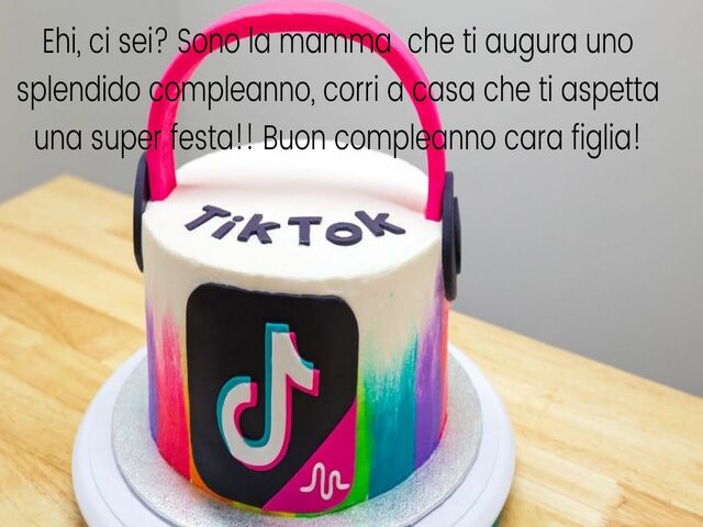 Ehi, ci sei? Sono la mamma  che ti augura uno splendido compleanno, corri a casa che ti aspetta una super festa!! Buon compleanno cara figlia!