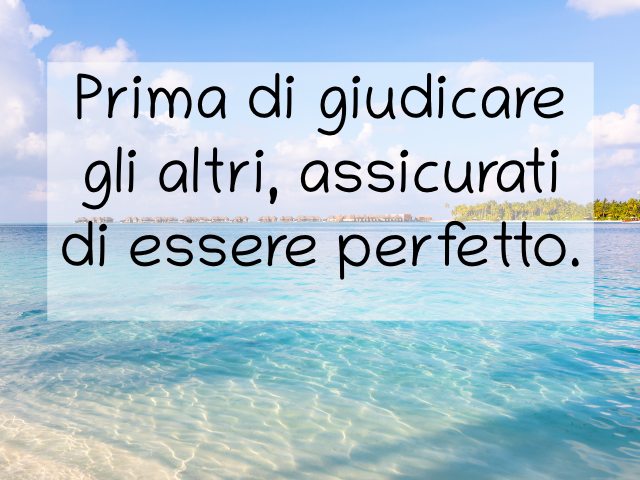 Prima di giudicare gli altri, assicurati di essere perfetto.