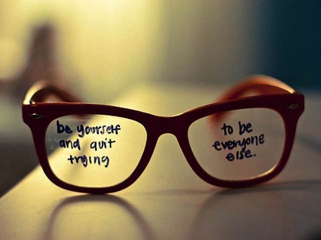 Be yourself and quit trying to be everyone else. (Sii te stesso e smettila di cercare di essere gli qualsiasi altra persona)