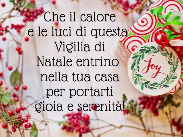 Che il calore e le luci di questa Vigilia di Natale entrino nella tua casa per portarti gioia e serenità!