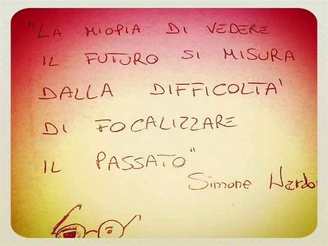 La miopia di vedere il futuro si misura dalla difficoltà di focalizzare il passato.(Simone Nardo)