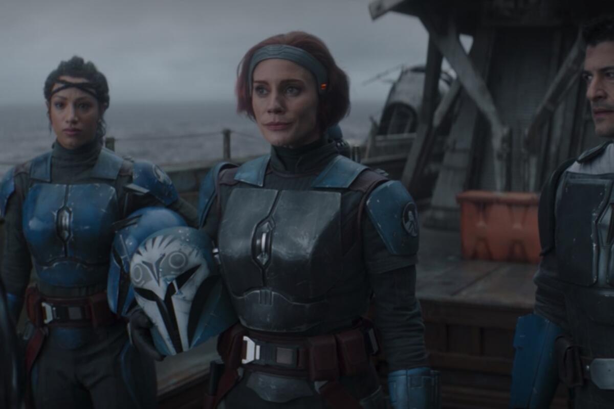 Anche (e soprattutto) coloro che si tolgono l'elmo sono mandaloriani: ecco perché - Bo Katan al centro, interpretata da Katee Sackhoff