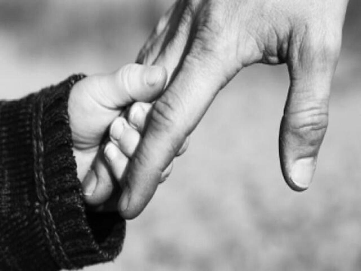Mi manchi papà: 96 frasi,poesie e immagini dedicate alla mancanza di un papà - 