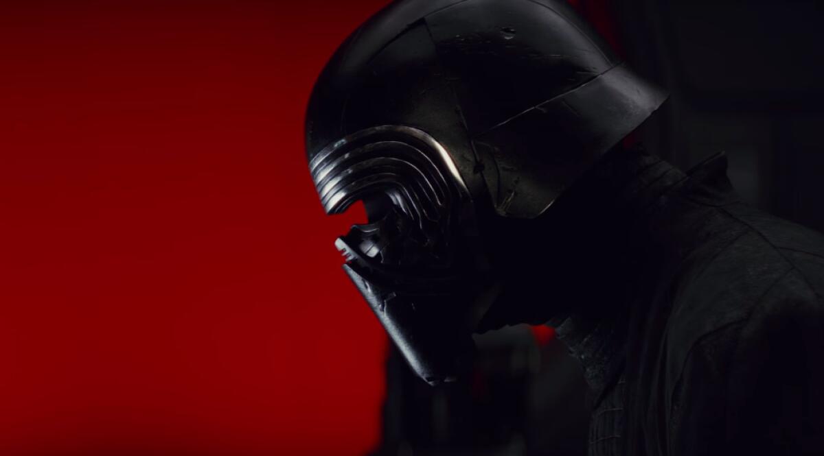 4 attori famosi che furono considerati per il ruolo di Kylo Ren - Kylo Ren indossa ancora la maschera all'inizio di Episodio VIII