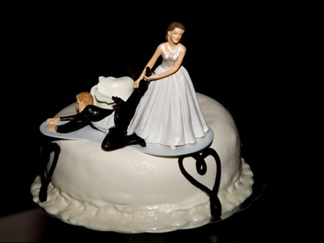 sposo che scappa torta addio nubilato celibato