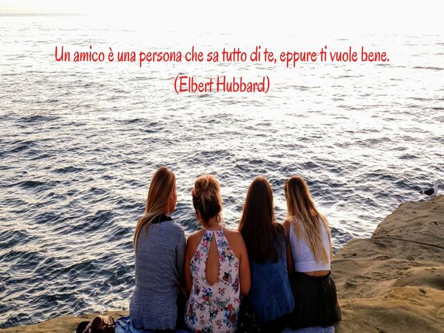 Un amico è una persona che sa tutto di te, eppure ti vuole bene.(Elbert Hubbard)