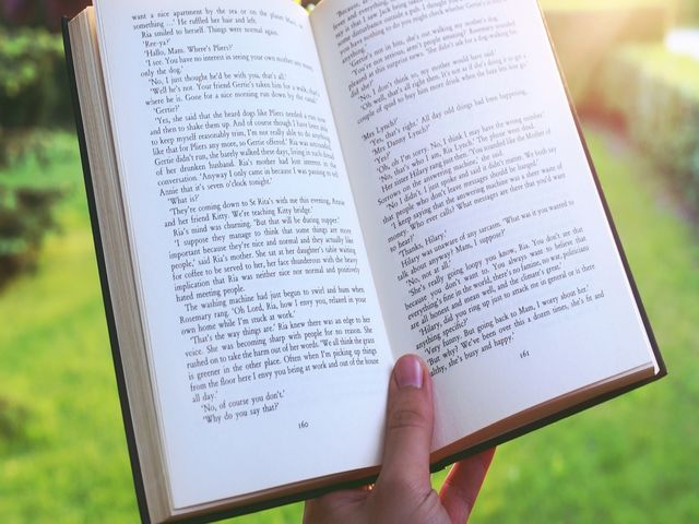 Frasi sui libri: 154 aforismi e immagini sulla lettura