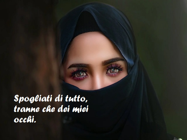 Spogliati di tutto, tranne che dei miei occhi.