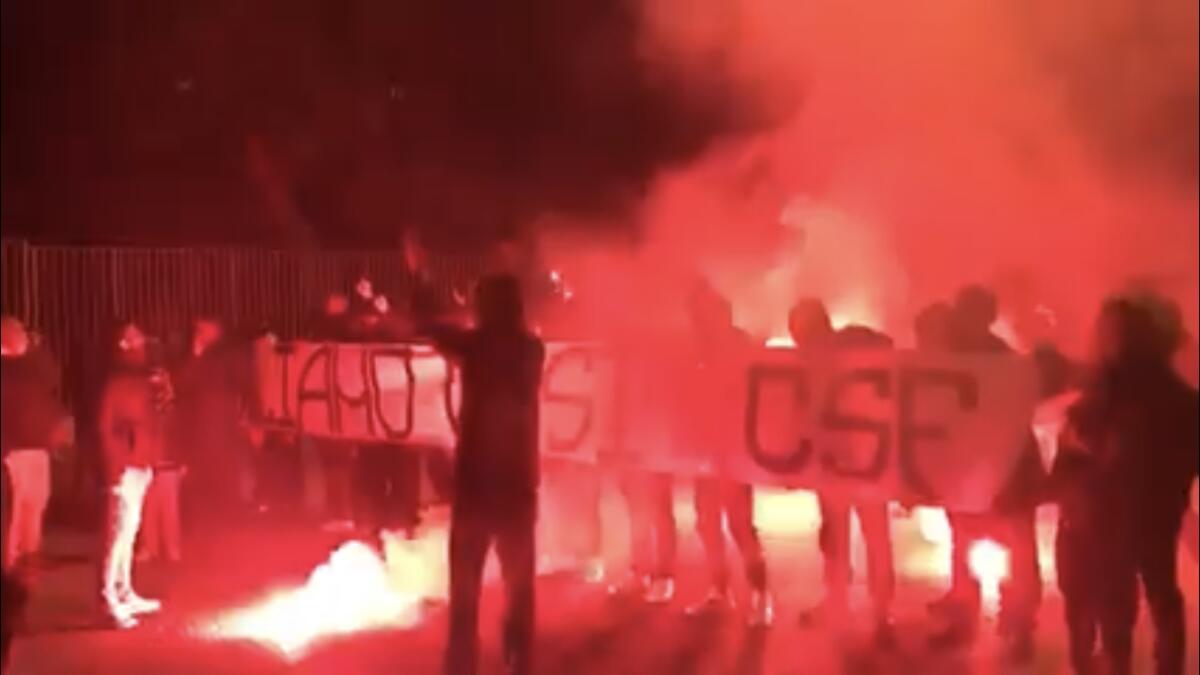 Foggia, Curva Sud accoglie giocatori: “Orgogliosi di voi” (VIDEO) - 