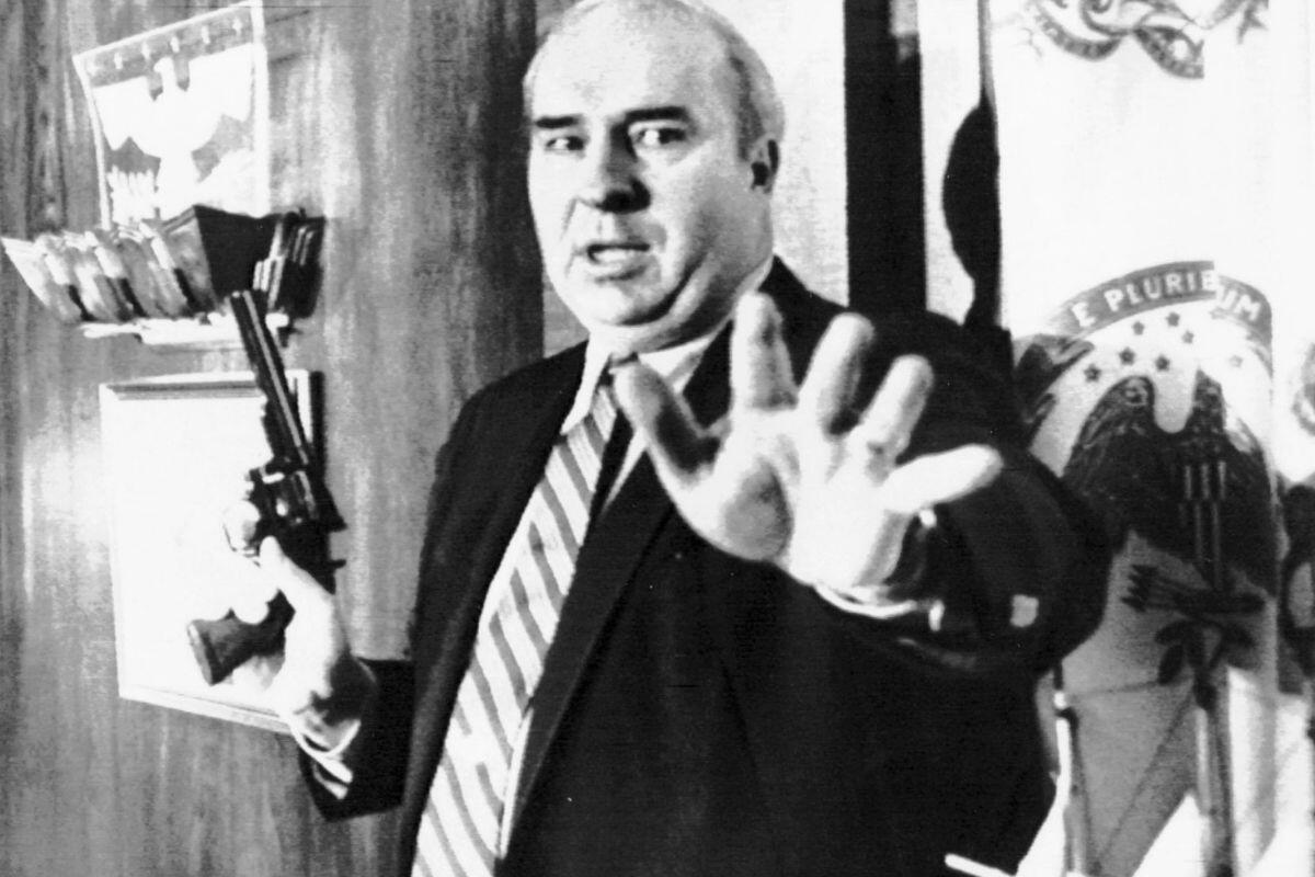 Il suicidio in diretta tv di Budd Dwyer: la morte che ispirò il rock - 