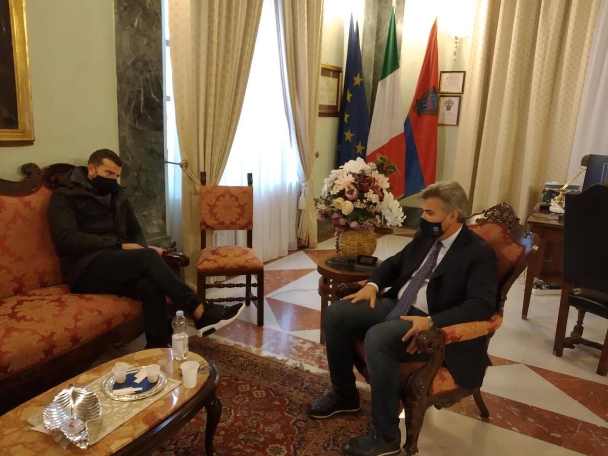 Foggia, Sindaco risponde agli Ultras: "Occupatevi del benessere dei beniamini" - Il Sindaco di Foggia, Franco Landella, e il capitano del Calcio Foggia 1920, Federico Gentile