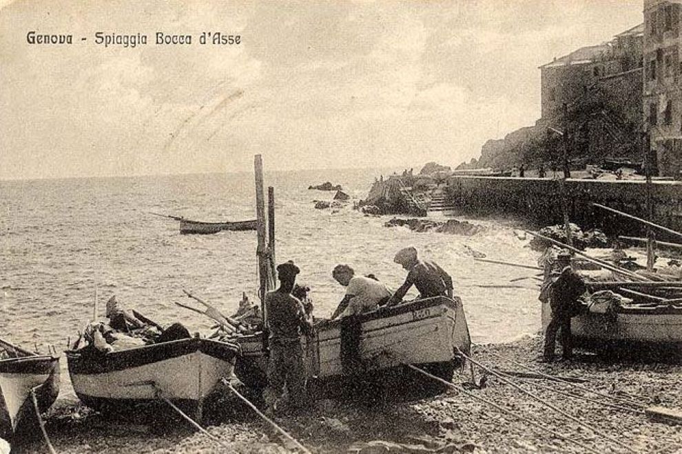 Antico scatto fotografico raffigurante la spiaggia di Boccadasse.