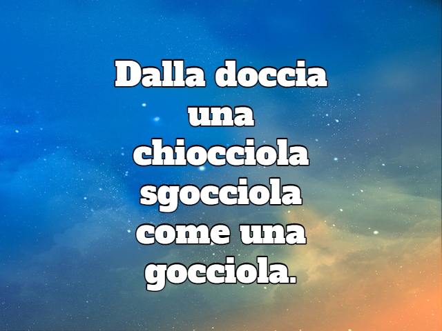 Dalla doccia una chiocciola sgocciola come una gocciola.
