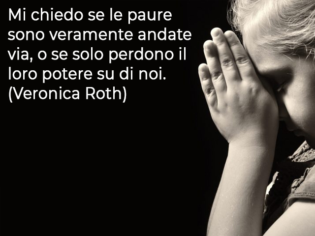 Mi chiedo se le paure sono veramente andate via, o se solo perdono il loro potere su di noi.(Veronica Roth)
