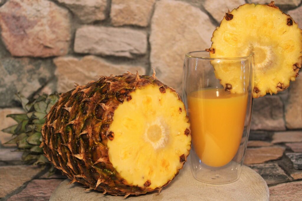 Mangiando l'ananas brucia la lingua? È perchè è lui a mangiare noi