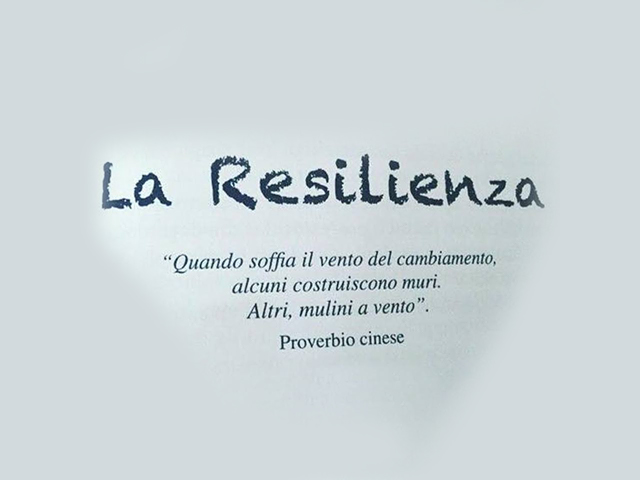 La Resilienza "Quando soffia il vento del cambiamento alcuni costruiscono muri. Altri, mulini a vento".Proverbio cinese