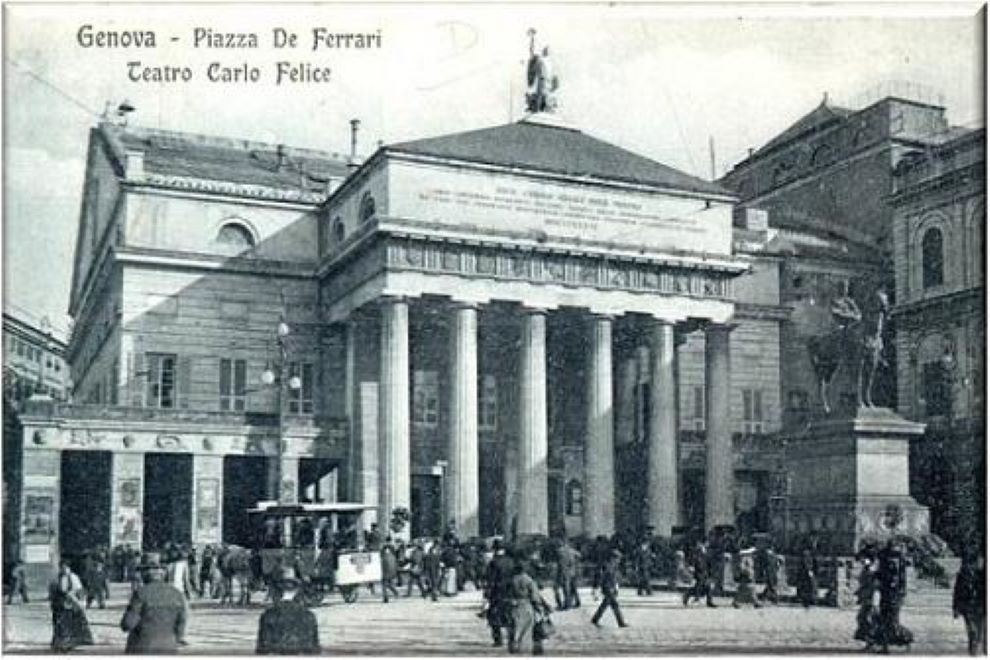 Il Teatro Carlo Felice in una cartolina della Collezione di Eugenio Terzo.