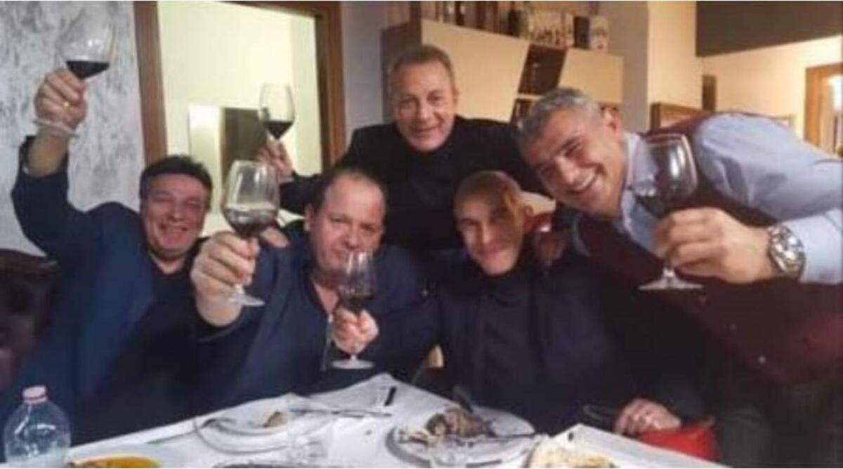 La proposta Di Silvio è di 1,3 milioni. Pelusi: "Offerta adeguata" - Cena con Di Silvio, dal web; autore ignoto