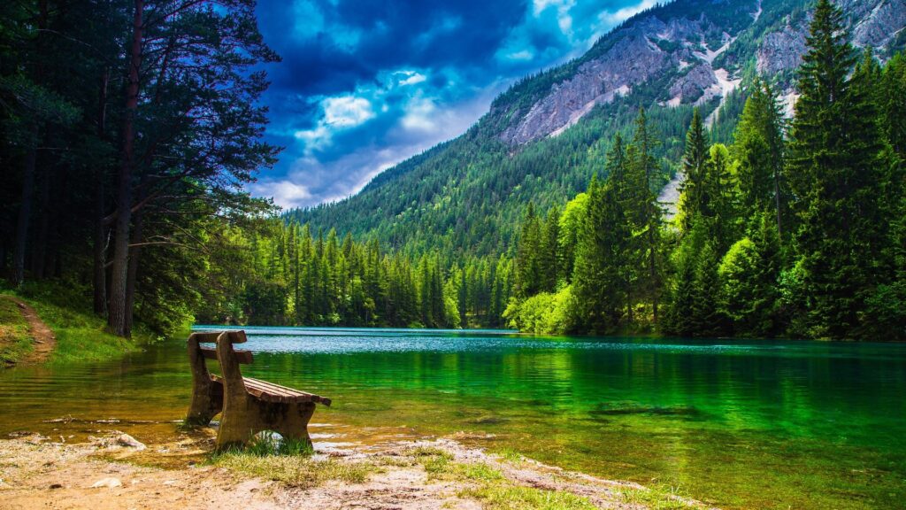 lago verde-colore del lago