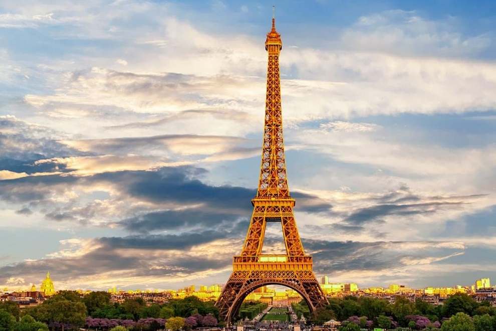 La Torre Eiffel gialla