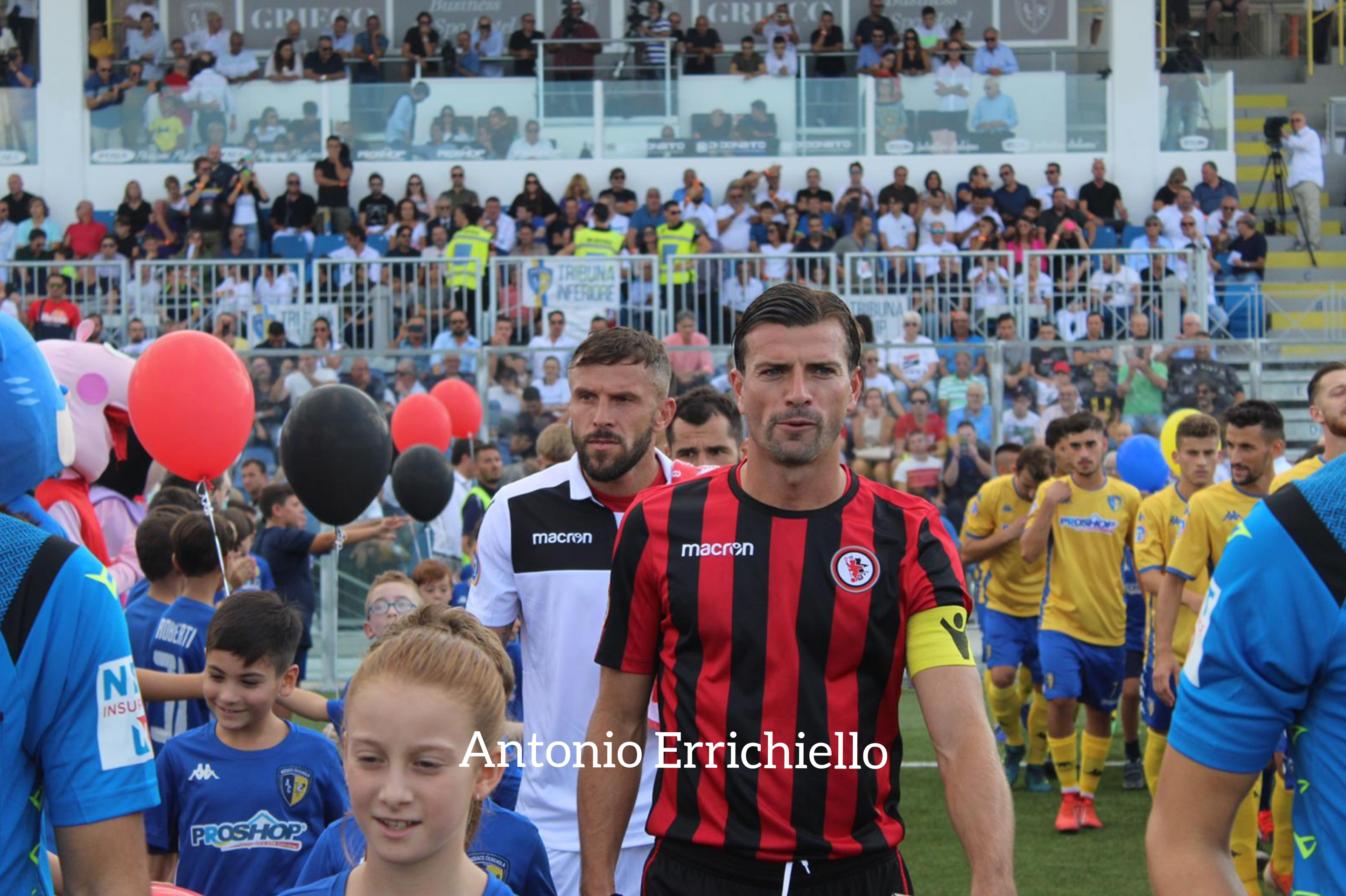 Il capitano dei rossoneri, Federico Gentile, durante Cerignola-Foggia. Foto di Antonio Errichiello
