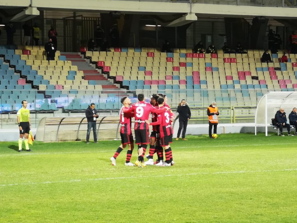 L'esultanza dei rossoneri dopo il gol di D'Andrea - crediti foto: Mario Mescia/lagoleada.it