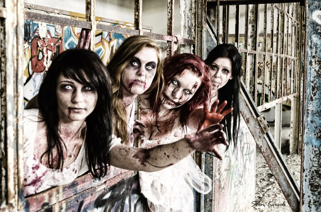 piano contro un attacco zombie-ragazze zombie